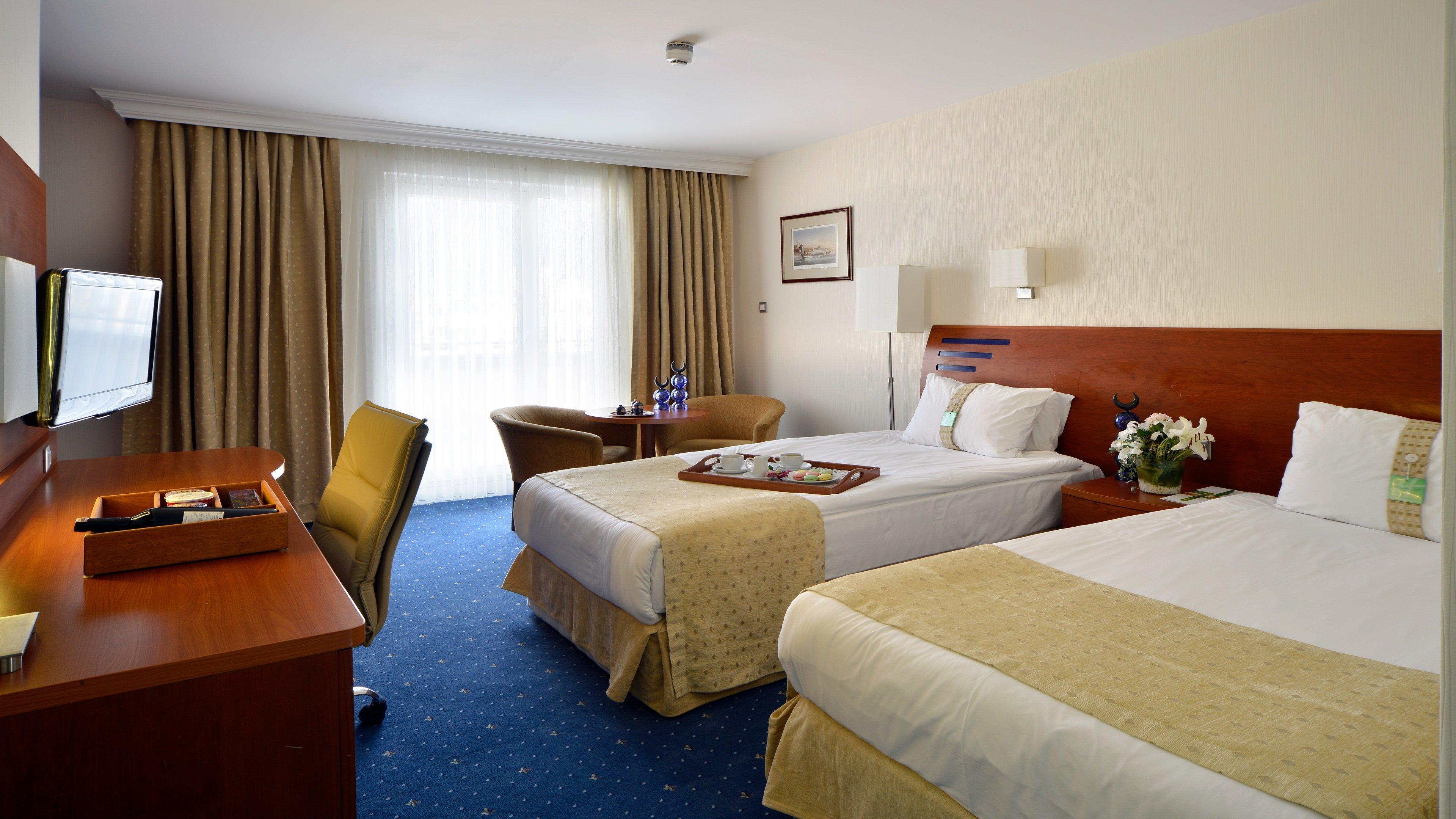 ホリデイ イン イスタンブール シティ エクステリア 写真 A typical hotel room