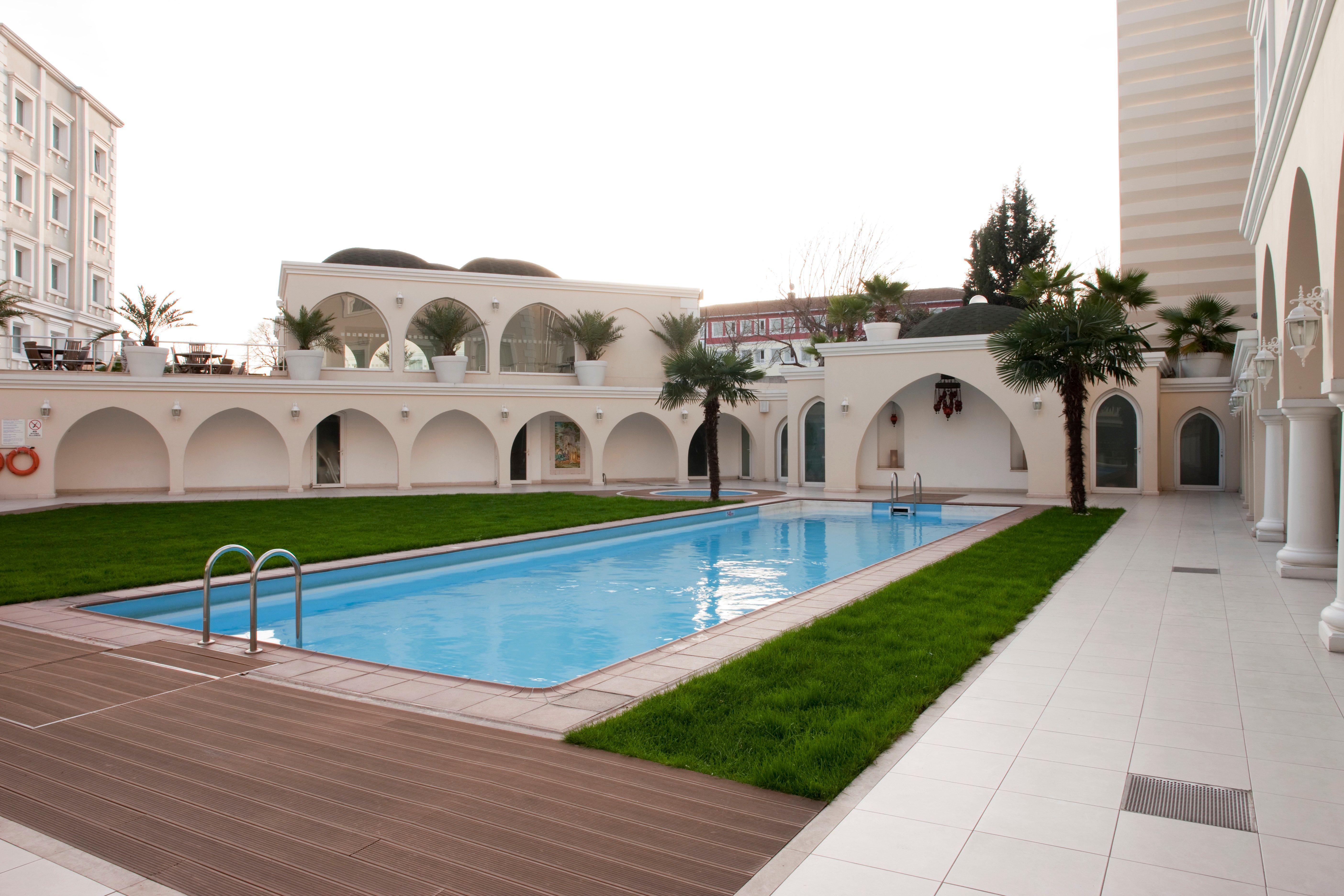 ホリデイ イン イスタンブール シティ 設備 写真 The swimming pool