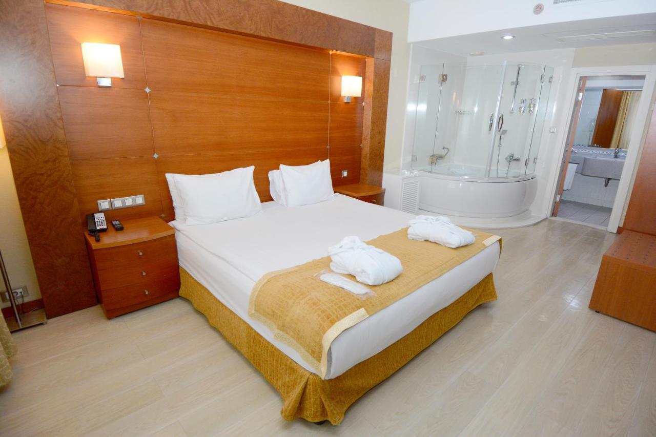 ホリデイ イン イスタンブール シティ エクステリア 写真 A hotel room
