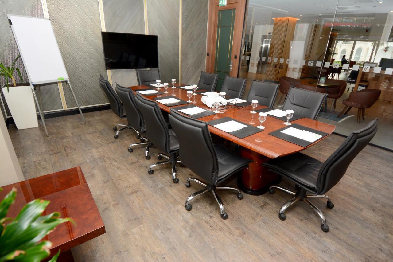 ホリデイ イン イスタンブール シティ エクステリア 写真 Boardroom at the University of Law
