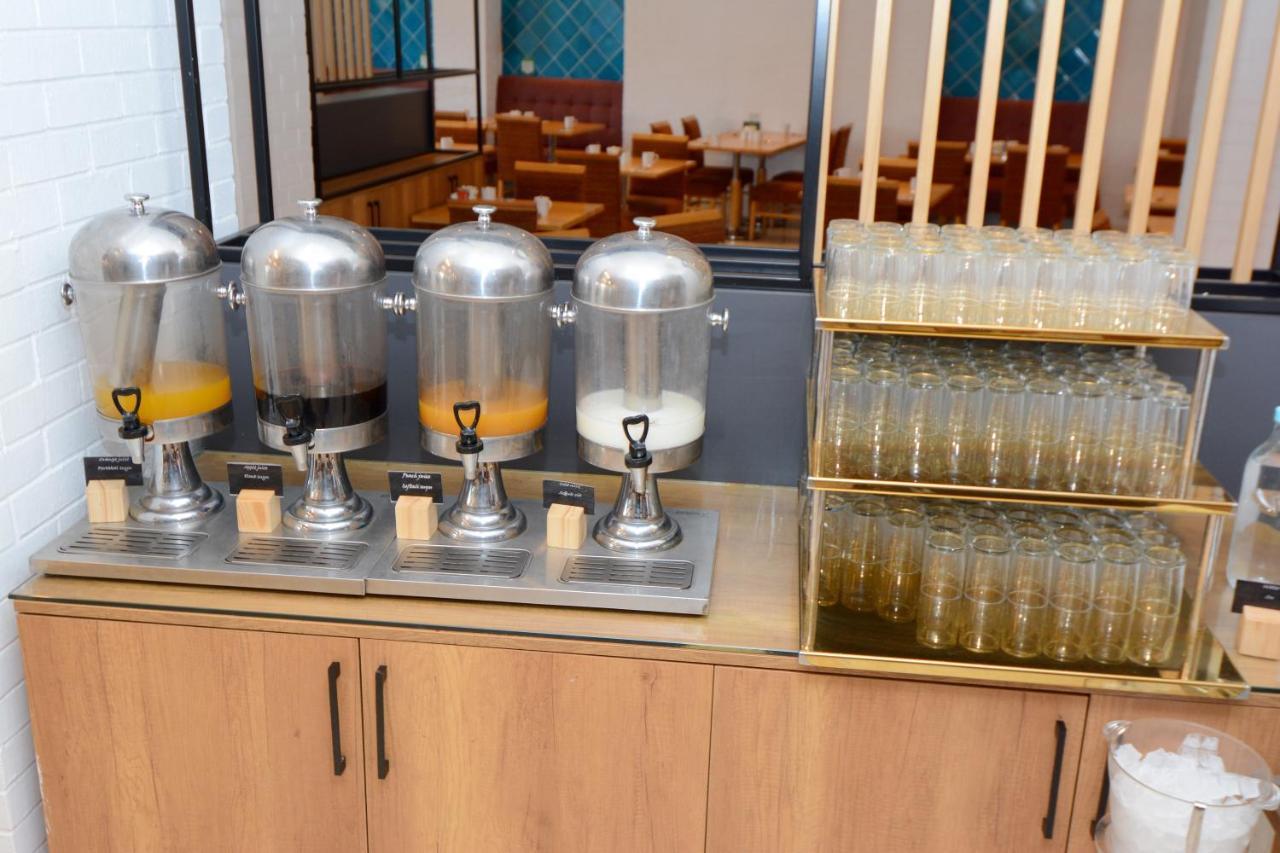 ホリデイ イン イスタンブール シティ エクステリア 写真 A juice bar